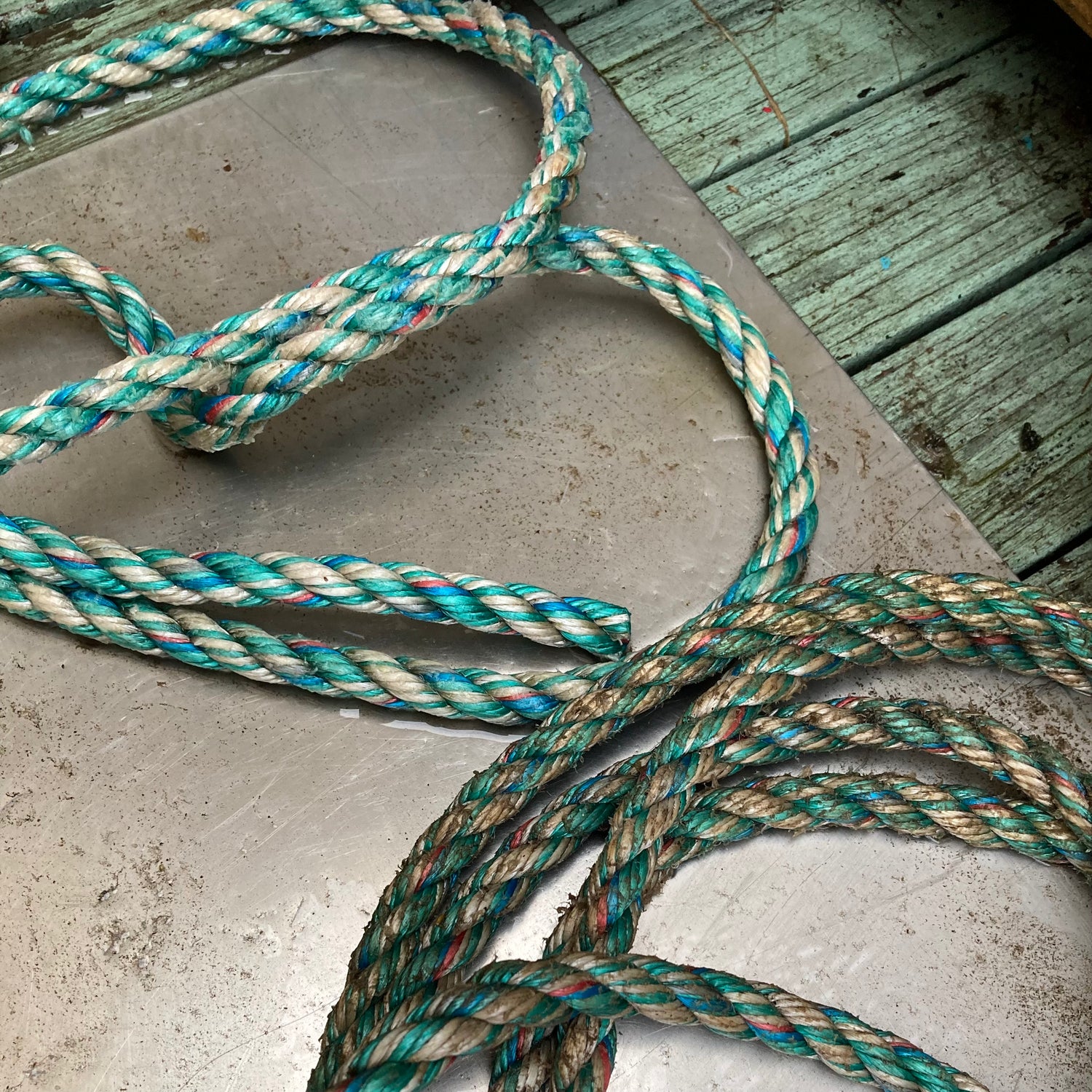Reclaimed fishing rope in the cleaning process, revealing the colour contrast between dirty rope and freshly washed rope.