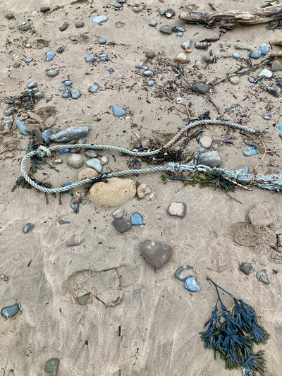 A single piece of rope pictured here washed up at Saunton Sands beach. This is the ghost fishing rope that inspired Knot in the Sea to create sustainable coastal art.